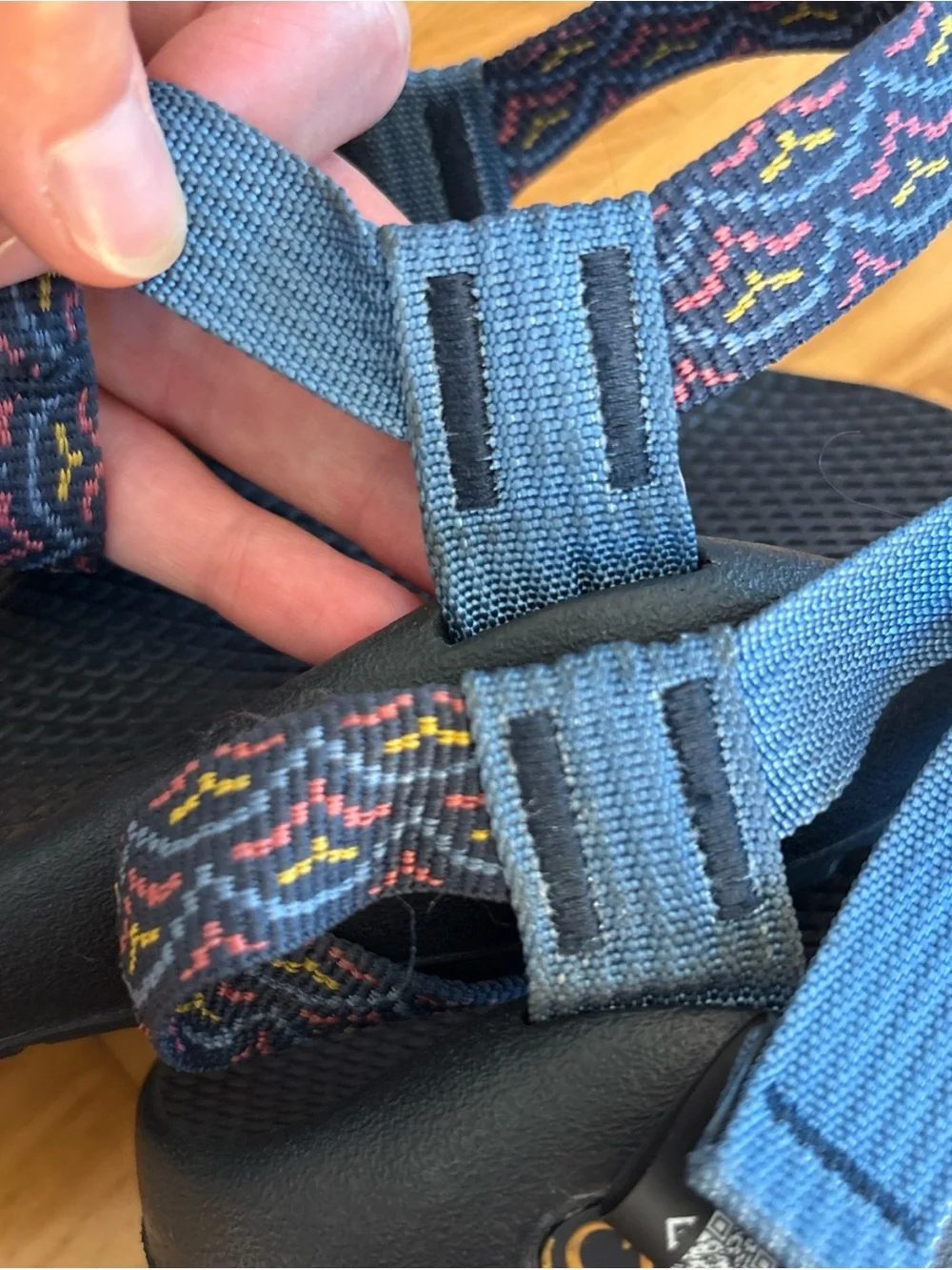 Chaco Women’s Z/1 Classic Sandals Navy Blue Pink Yellow Waves Z1 Shoes Size 9